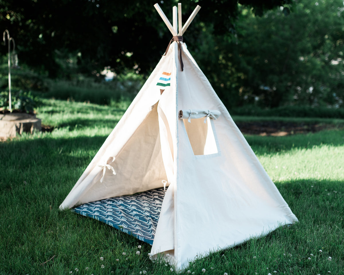 Quilted Navy Teepee Mat with Arrows